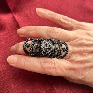 Elegant Black Filigree Ring
